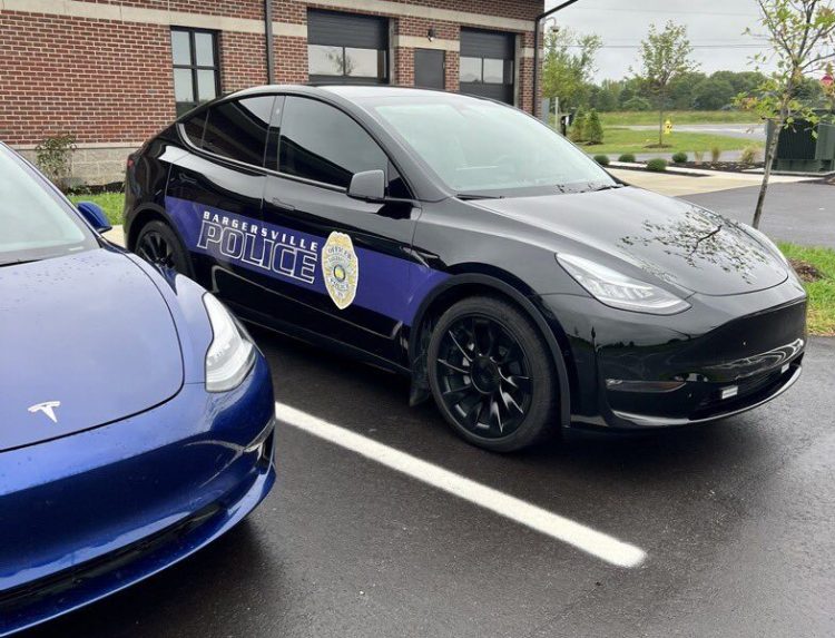 Comment la flotte de police Tesla réduit de moitié ses coûts d&rsquo;entretien et de réparation : les résultats surprenants !