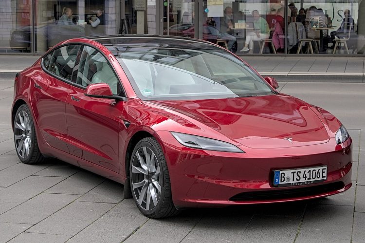 Les assurances Tesla explosent : hausse de 21% en 2025 et voici pourquoi