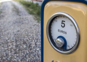 Méfiez-vous à la pompe : l&rsquo;astuce des « 5 euros » qui peut vous coûter cher