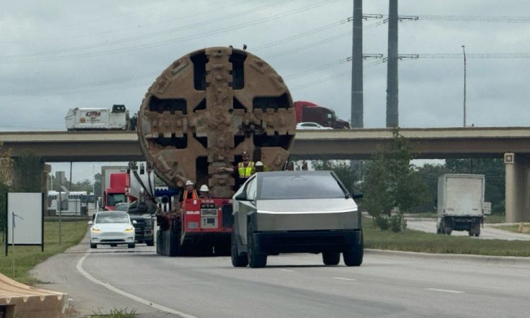 Tesla Résout un Problème Mineur sur l’Écran du Cybertruck : Voici Ce Qui A Changé !
