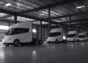 Tesla Boosts Production: Plus de 1,000 Nouveaux Travailleurs Recrutés pour son Programme Semi au Nevada!