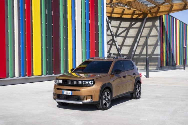 La Fiat Grande Panda Hybride à 18 900 € : un choix étonnant qui menace l&rsquo;électrique !