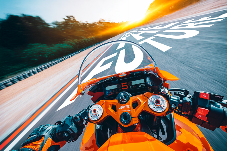KTM devient indien : un tournant surprenant qui pourrait bouleverser l&rsquo;industrie !