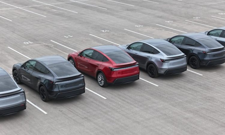 Une Tesla s’est livrée toute seule à un client, une première incroyable confirmée par Elon Musk !