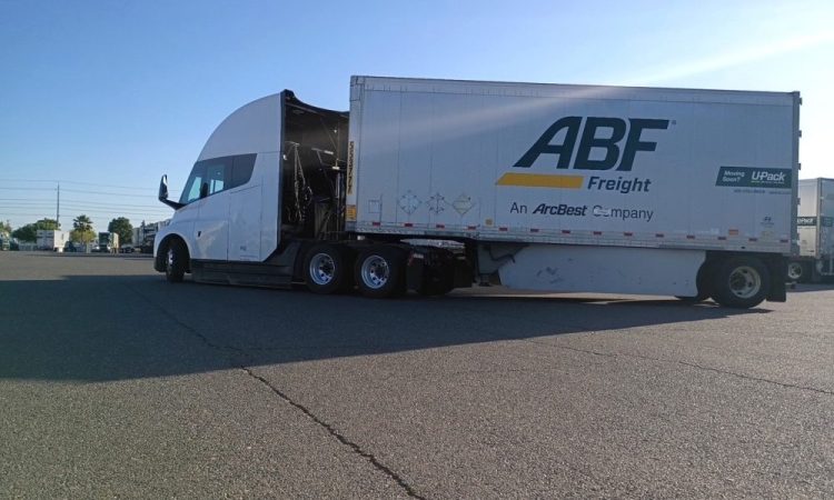 Tesla Semi : Des Résultats Impressionnants Révélés lors de l&rsquo;Essai de Transport Long-Courrier d&rsquo;ArcBest !