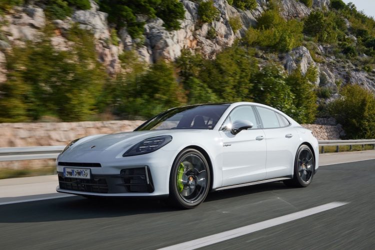 À 320 km/h, il pulvérise le record d’excès de vitesse et crée la stupeur !
