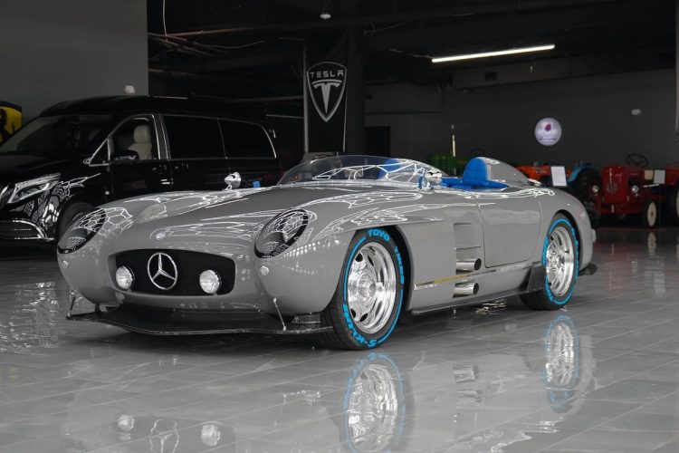 Supercar Blondie place sur le marché une véritable menace pour la Mercedes 300 SLR !