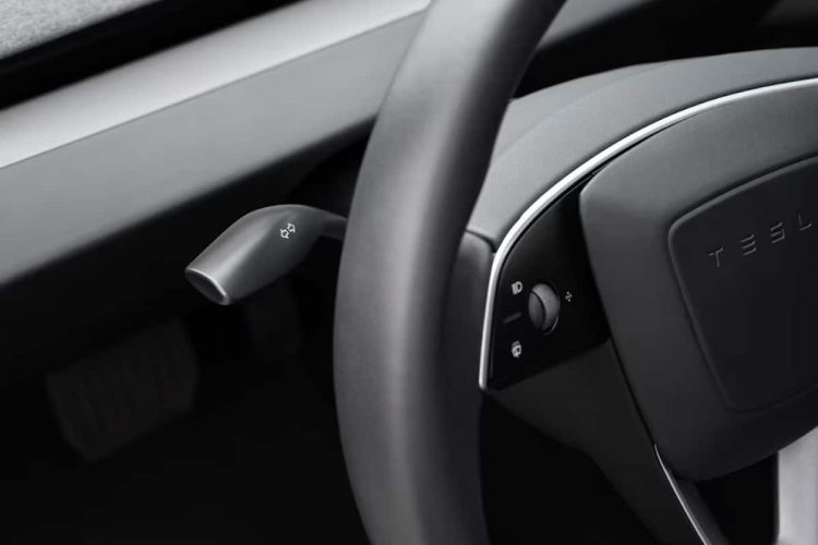 Tesla Model 3 : les clignotants à 300 €, une option surprenante qui risque de choquer !