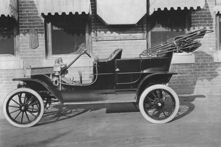 Ford a bouleversé l&rsquo;histoire il y a 117 ans : un tournant inattendu sur la route !