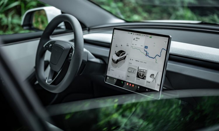 Elon Musk révèle les détails surprenants de la mise à jour FSD massive prévue pour septembre !