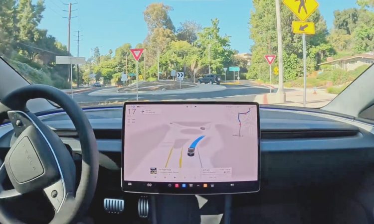 Tesla opère un changement majeur qui pourrait bouleverser vos choix d&rsquo;achat de Full Self-Driving !