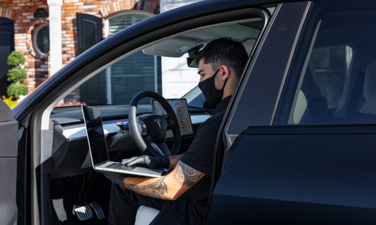 Découvrez comment Tesla révolutionne son service client avec une astuce ingénieuse !