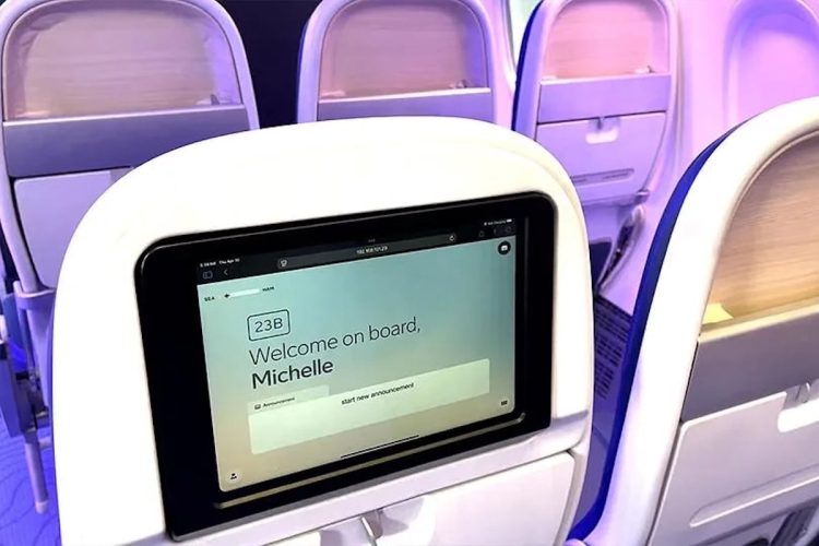Boeing présente l&rsquo;hôtesse virtuelle à intelligence artificielle : une innovation qui va bouleverser l&rsquo;expérience de vol !