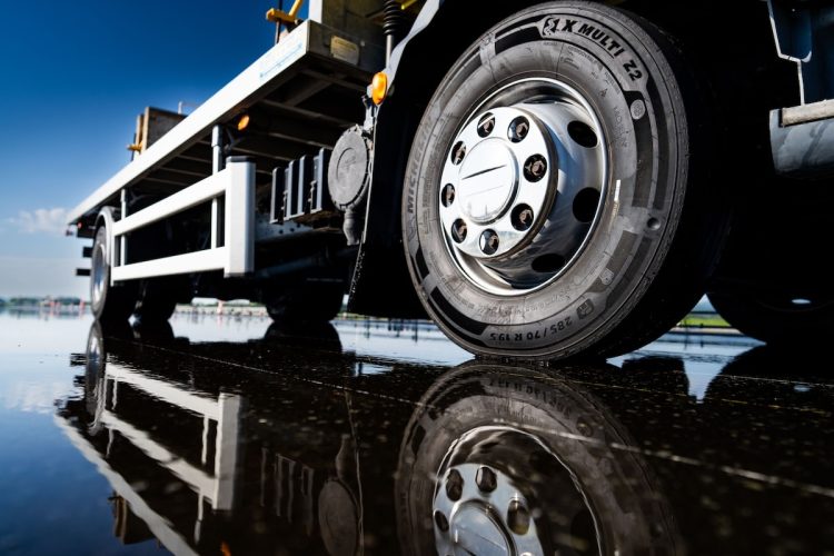Michelin bouleverse-t-il l’avenir des camions électriques avec ses nouveaux pneus ?
