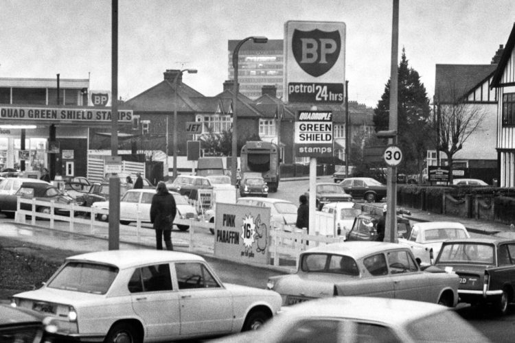 Le choc pétrolier de 1973 : comment il a totalement transformé l’industrie automobile et nos vies ?