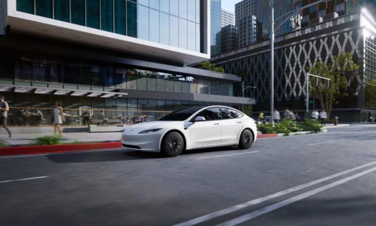 Comment les modèles standards de Tesla pourraient sauver la mise en matière de livraisons, malgré une déception tarifaire inattendue ?