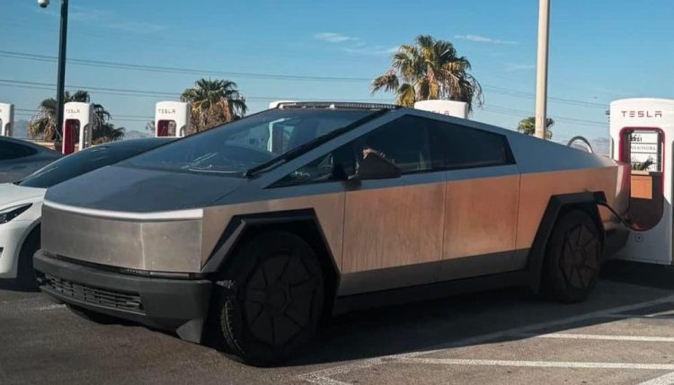 Rappel surprenant : 6 197 Cybertrucks de Tesla affectés par un problème d’adhésif sur la barre lumineuse !