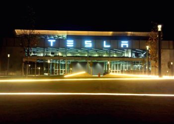 Le responsable de l’usine Tesla révèle des astuces étonnantes sur la production d&rsquo;un modèle abordable !