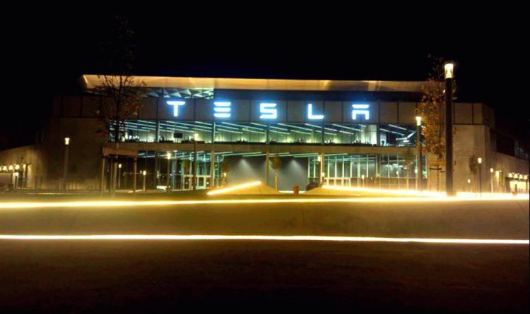 Le responsable de l’usine Tesla révèle des astuces étonnantes sur la production d&rsquo;un modèle abordable !