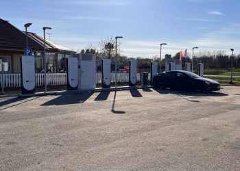 Tesla Sweden: Nouveau Coup Dur avec la Grève Surprise d&rsquo;une Entreprise d&rsquo;Ascenseurs !