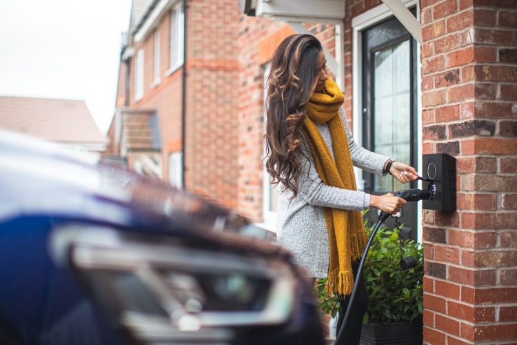 Budget 2026 : la suppression du crédit d’impôt de 500 € pour une borne de recharge à domicile pourrait vous coûter cher !