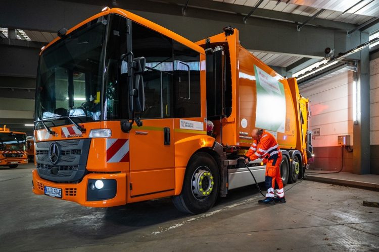 La collecte des ordures devient révolutionnaire grâce aux camions électriques !