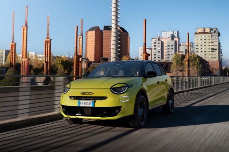 La Fiat 600 électrique et hybride : un look sportif qui va vous surprendre !