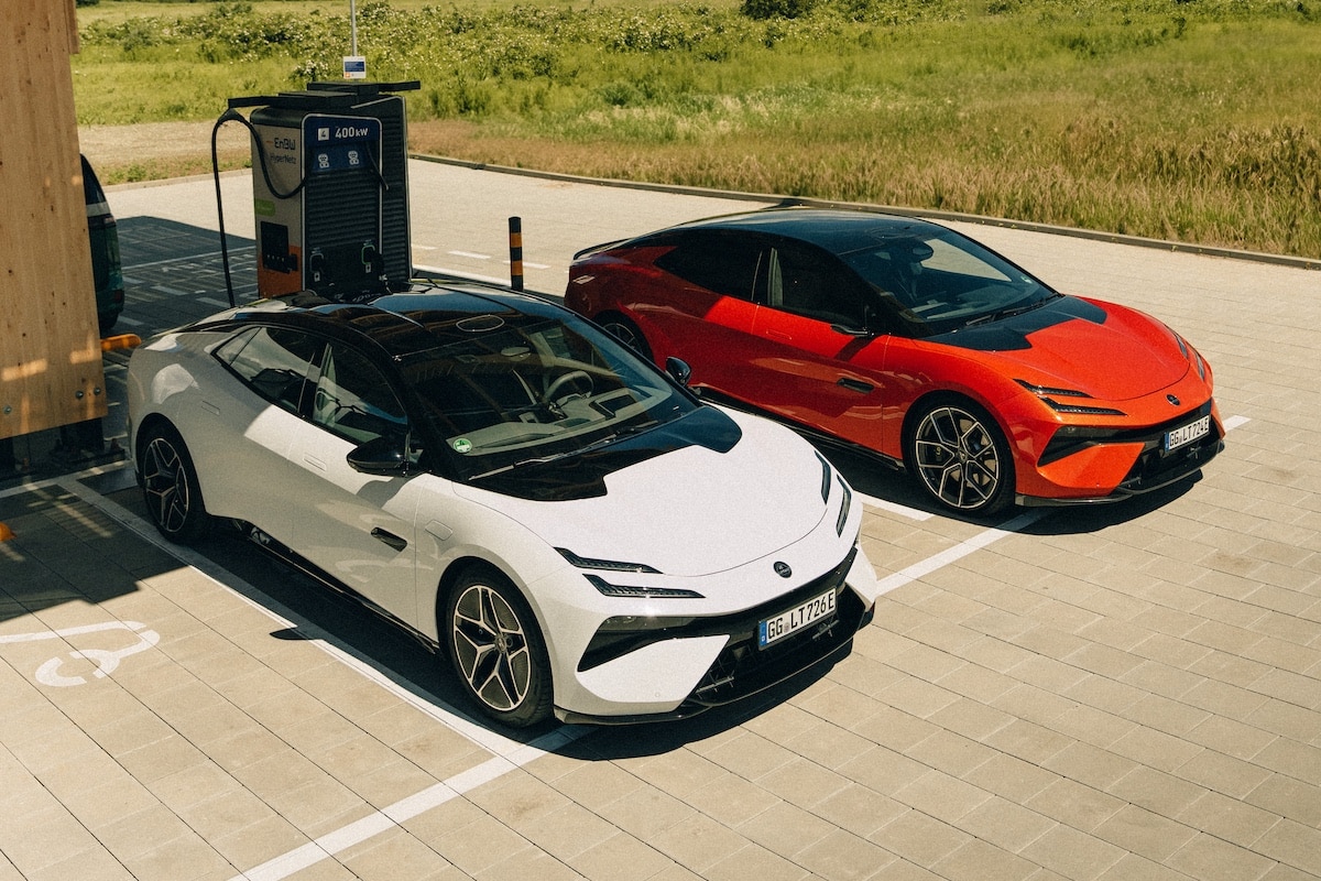 Lotus mise sur la recharge