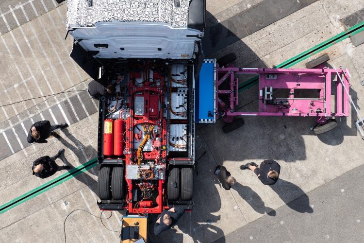 Le Mercedes eActros 600 électrique s&rsquo;en sort-il vraiment indemne au Crash-Test ?
