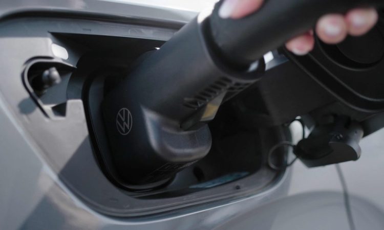 Les Tesla Superchargers bientôt accessibles aux propriétaires de VW ID.4 et ID. Buzz : opportunité ou piège ?