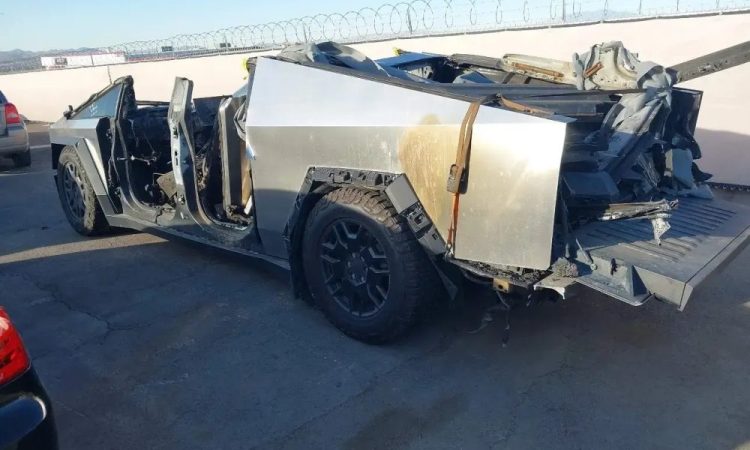 Une enquête fédérale relance les interrogations après l&rsquo;explosion du Tesla Cybertruck !
