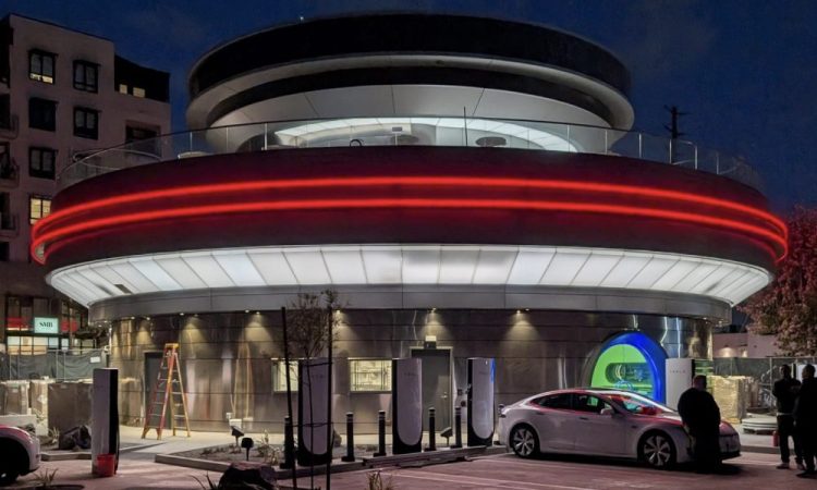 Le réseau de Superchargeurs Tesla, un véritable atout stratégique pour Stellantis dans l&rsquo;univers des véhicules électriques.