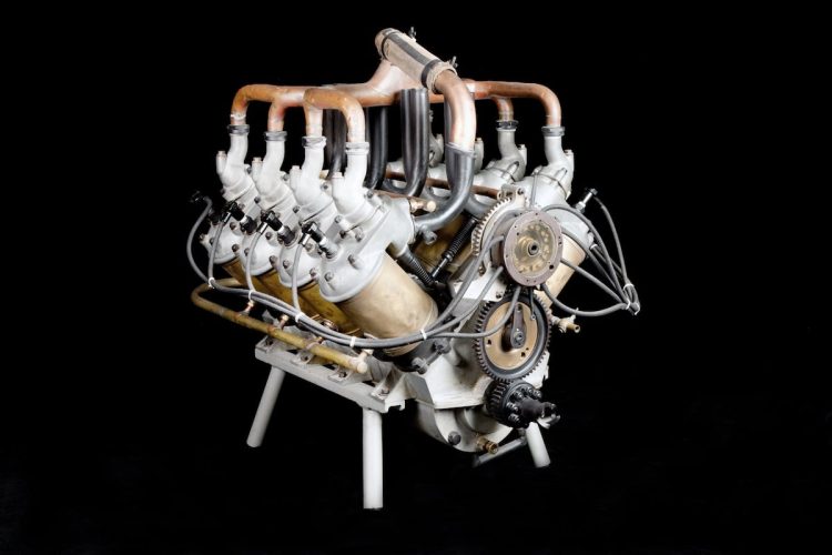 Le saviez-vous ? L’incroyable origine française du mythique V8 américain va vous étonner !