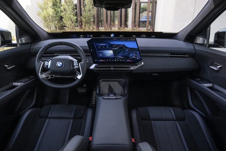 Embarquez sans hésiter dans l&rsquo;univers surprenant du BMW iX3 !