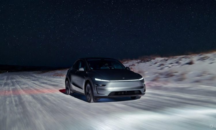 Tesla Full Self-Driving fait la démonstration d&rsquo;une navigation impressionnante dans la neige épaisse !