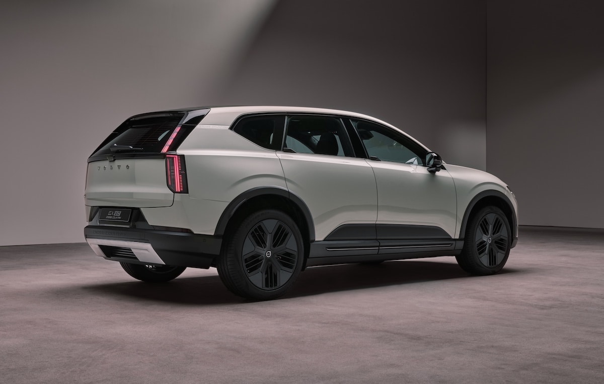 Volvo EX60 Cross Country