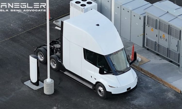 Incroyable ! Le Tesla Semi Revampé Dévoile un Chargement 1.2 MW Époustouflant – Découvrez la Vidéo !