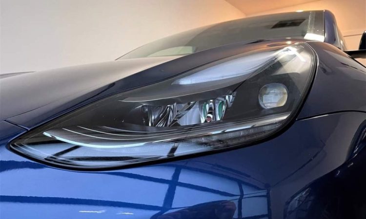 Tesla améliore ses feux Matrix : des fonctionnalités surprenantes à venir !