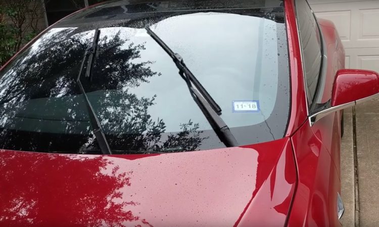 Les essuie-glaces automatiques de Tesla, en proie à de nombreux soucis, subissent une mise à jour spectaculaire !