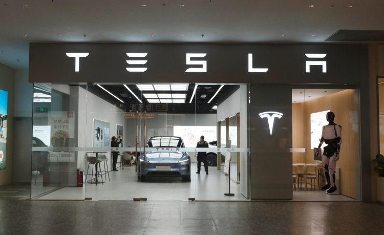 Tesla : 219 000 véhicules rappelés à cause d’une mise à jour logicielle simple !