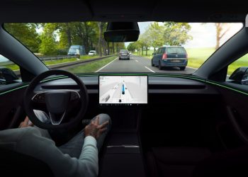 Tesla accumule 93,000 miles FSD dans un pays où l&rsquo;FSD n&rsquo;est pas approuvé : un paradoxe déroutant !