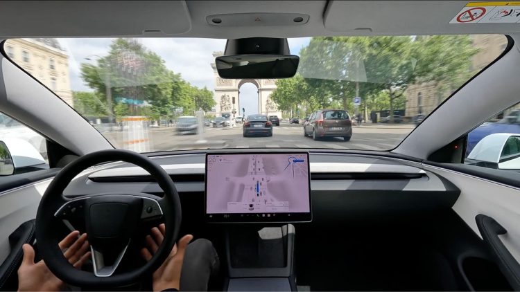 Tesla intègre des conceptions internationales dans la visualisation de la conduite entièrement autonome : ce que cela signifie vraiment pour l’avenir.