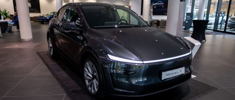 Tesla améliore les versions abordables du Model Y avec des fonctionnalités intérieures surprenantes !